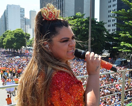 A Dama do Pagode mostra seus figurinos para o Carnaval – Blog do