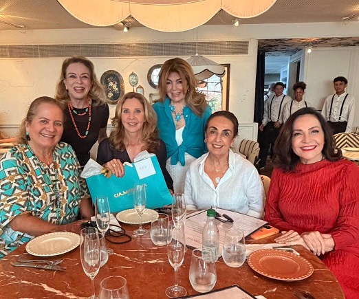 Kátia Spolavori e amigas