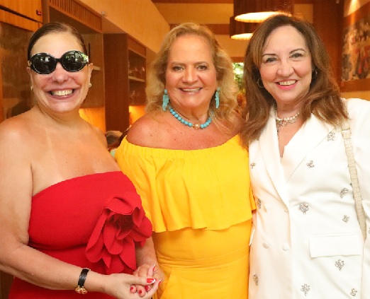 A aniversariante entre Claudia Cury e Sumaya Neves