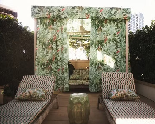 PatBO na piscina do Four Seasons Miami