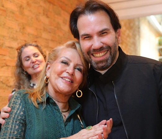 Isis Penido e Padre Gleuson Gomes
